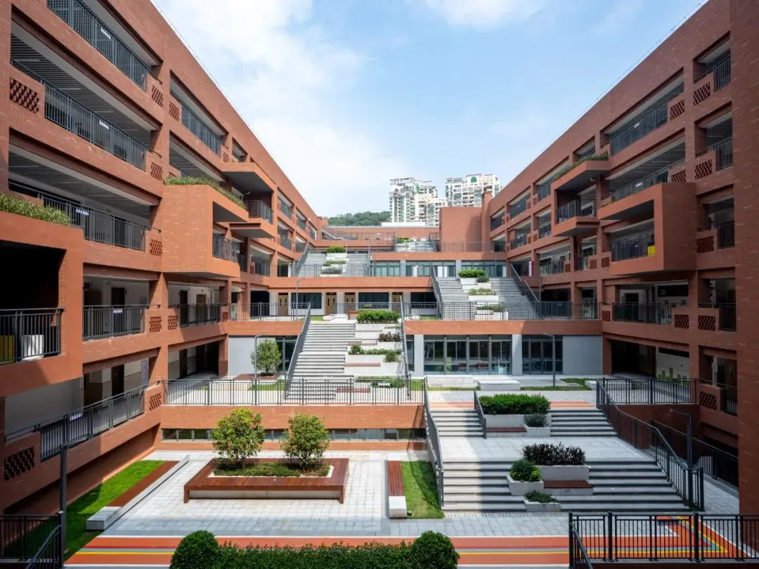 Ten volle funksionele middelskool staalkonstruksie