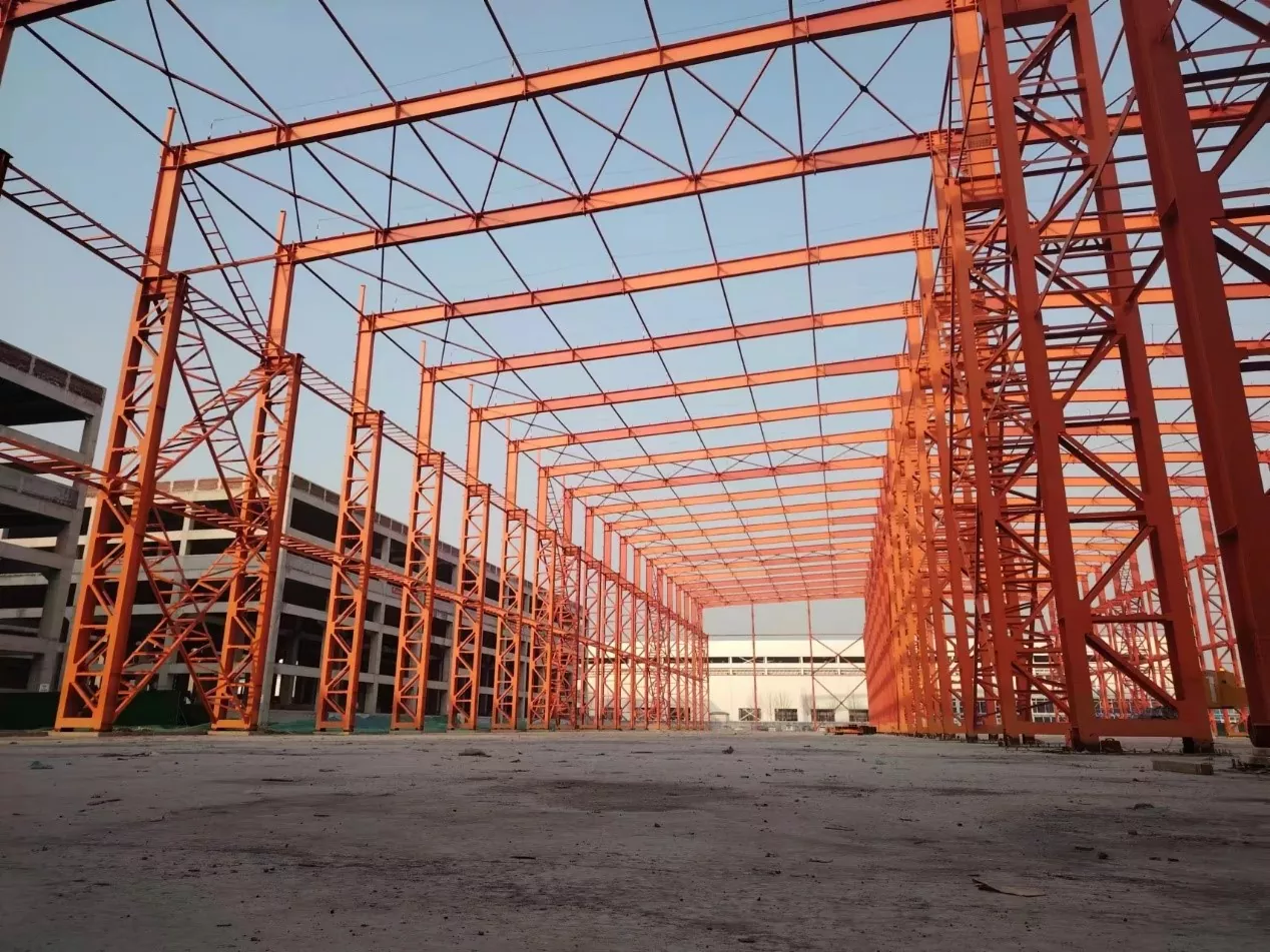 Hangar van staalstruktuur